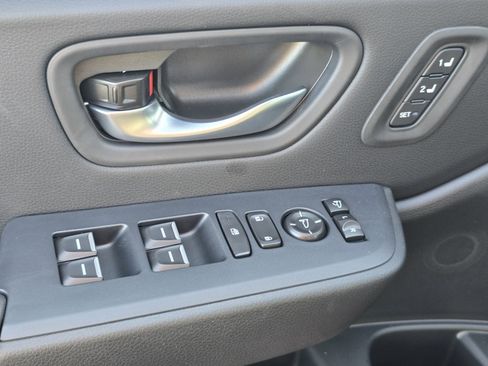 Used 2025 Honda Pilot TrailSport image 29