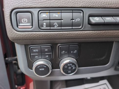 Used 2021 GMC Yukon Denali AWD/4WD image 24