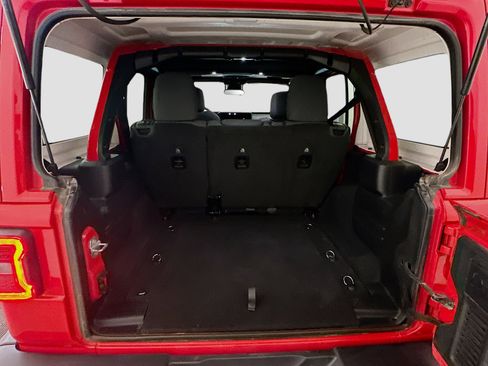 Used 2025 Jeep Wrangler Sahara image 29