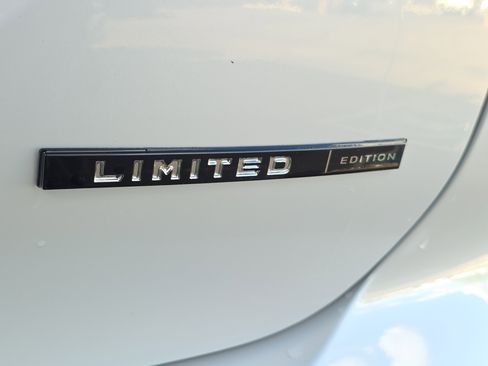 New 2026 Mitsubishi Outlander LE FWD image 7