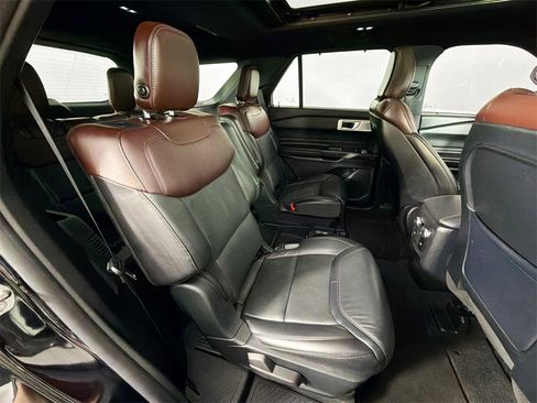Used 2020 Ford Explorer Platinum image 26