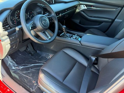 New 2026 MAZDA MAZDA3 Hatchback w/Premium Plus Pkg image 17
