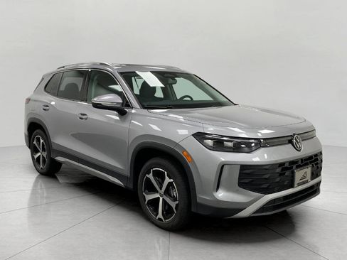 New 2025 Volkswagen Tiguan SE image 1