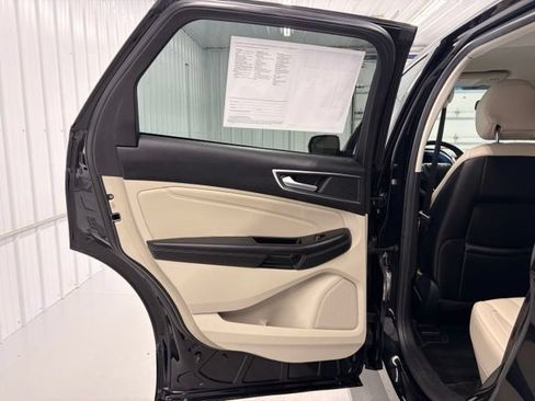 Used 2017 Ford Edge Titanium FWD image 12