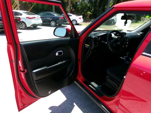 Used 2019 Kia Soul FWD image 11