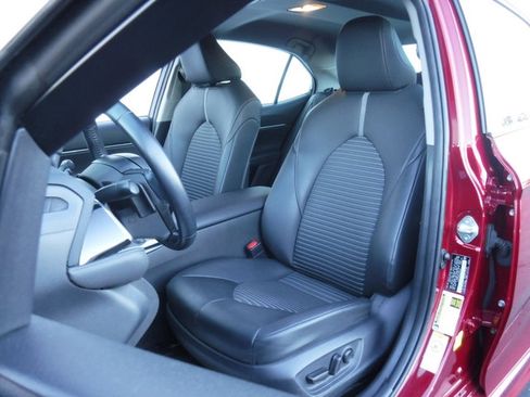 Used 2018 Toyota Camry SE image 14