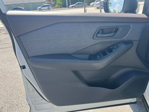 Used 2021 Nissan Rogue S FWD image 19