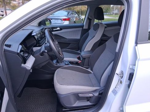 Used 2022 Volkswagen Taos S image 11