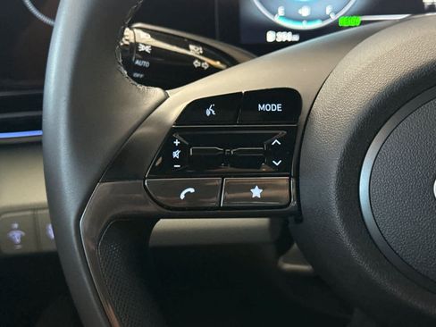 Used 2025 Hyundai Elantra Limited FWD image 25