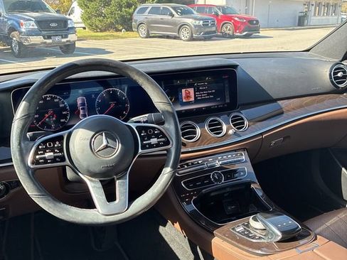 Used 2019 Mercedes-Benz E 300 E 300 image 10