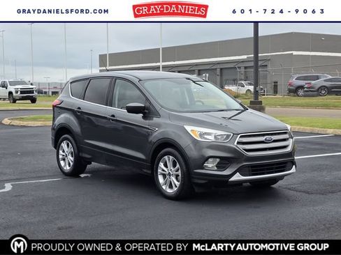 Used 2019 Ford Escape SE FWD image 1