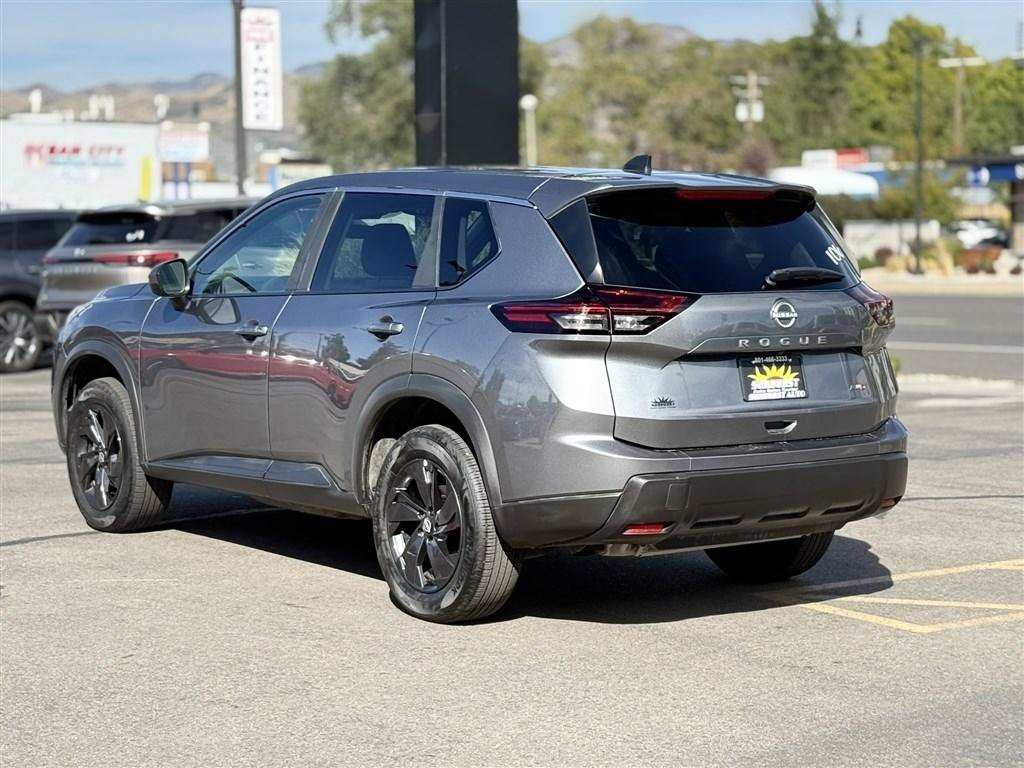 Used 2026 Nissan Rogue SV AWD/4WD image 5
