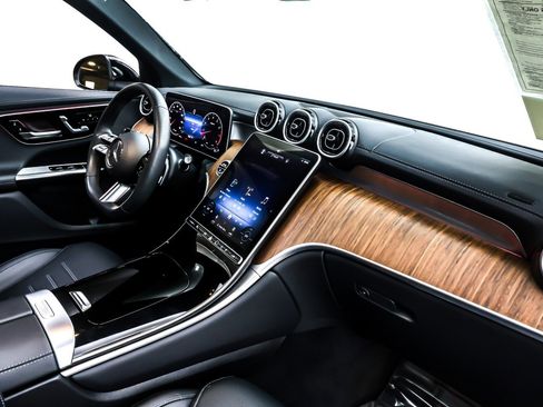 Used 2024 Mercedes-Benz GLC 300 4MATIC w/ AMG Line image 16