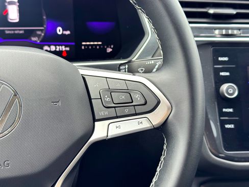 Used 2022 Volkswagen Tiguan SE image 24