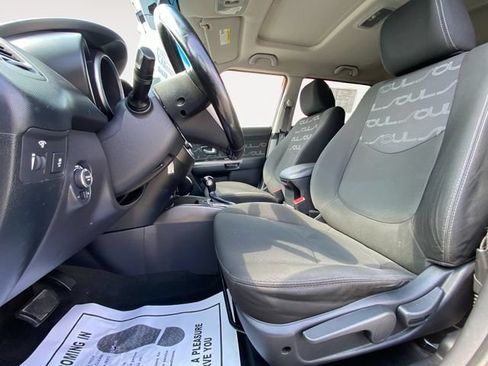 Used 2013 Kia Soul + w/ Audio Pkg FWD image 9