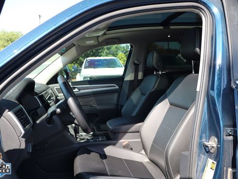 Used 2023 Volkswagen Atlas SE w/ Panoramic Sunroof Package FWD image 11
