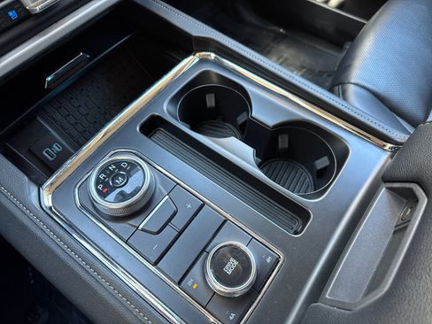 Used 2024 Ford Expedition XLT AWD/4WD image 19