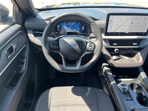 Used 2025 Ford Explorer ST-Line w/ ST-Line Street Pack AWD/4WD image 18