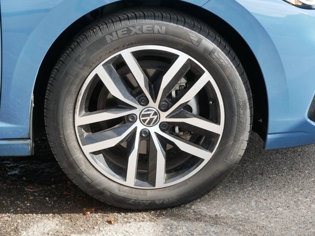 Certified 2025 Volkswagen Jetta SE FWD image 9