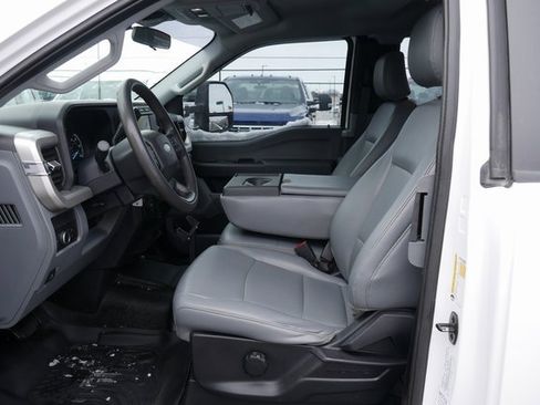 Used 2023 Ford F250 XL w/ F-250 >10K GVWR Package image 2