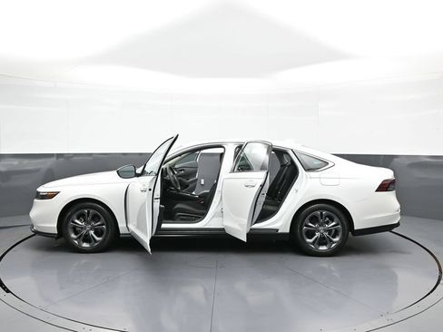Used 2023 Honda Accord EX image 43