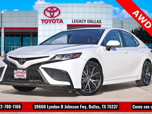 Used 2021 Toyota Camry SE image 1