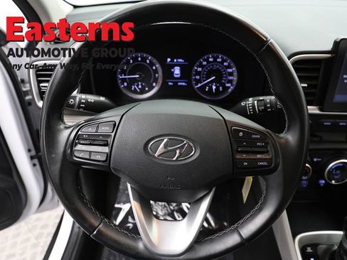 Used 2021 Hyundai Venue SEL FWD image 10