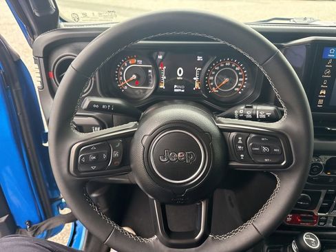 Used 2025 Jeep Wrangler Unlimited Rubicon image 15