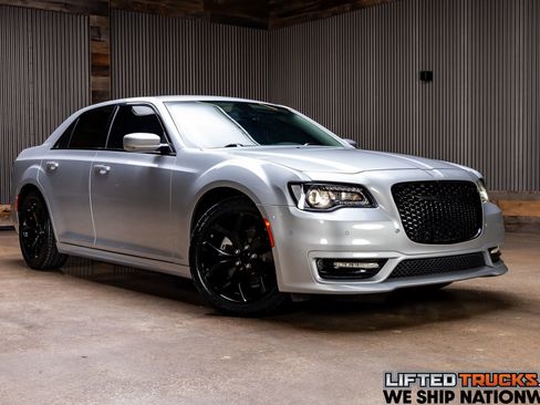 Used 2023 Chrysler 300 Touring L w/ Comfort Group RWD image 1
