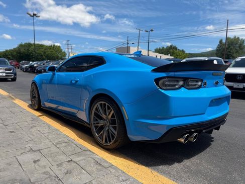 Used 2022 Chevrolet Camaro LT w/ Technology Package RWD image 6