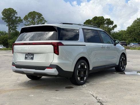 New 2027 Kia Carnival EX FWD image 4