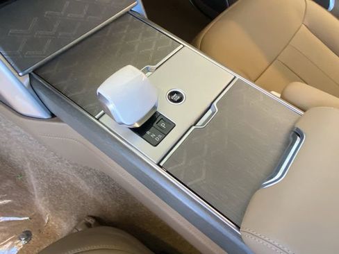 New 2025 Land Rover Range Rover SV image 8