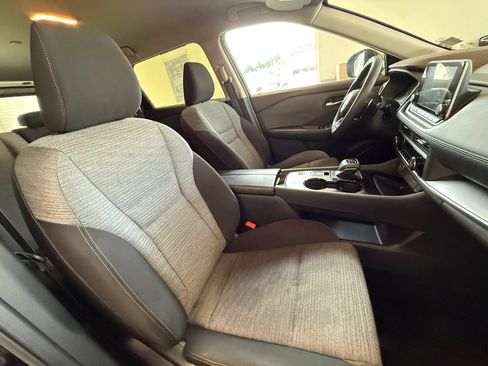 Used 2023 Nissan Rogue SV FWD image 18