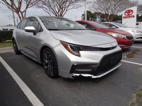 Used 2022 Toyota Corolla SE image 3