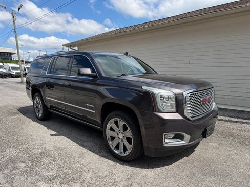Used 2016 GMC Yukon XL Denali w/ Open Road Package AWD/4WD image 3