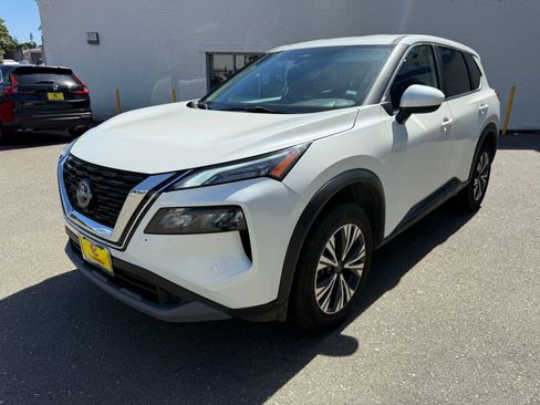 Used 2023 Nissan Rogue SV image 1