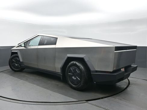 Used 2024 Tesla Cybertruck AWD Crew Cab image 5