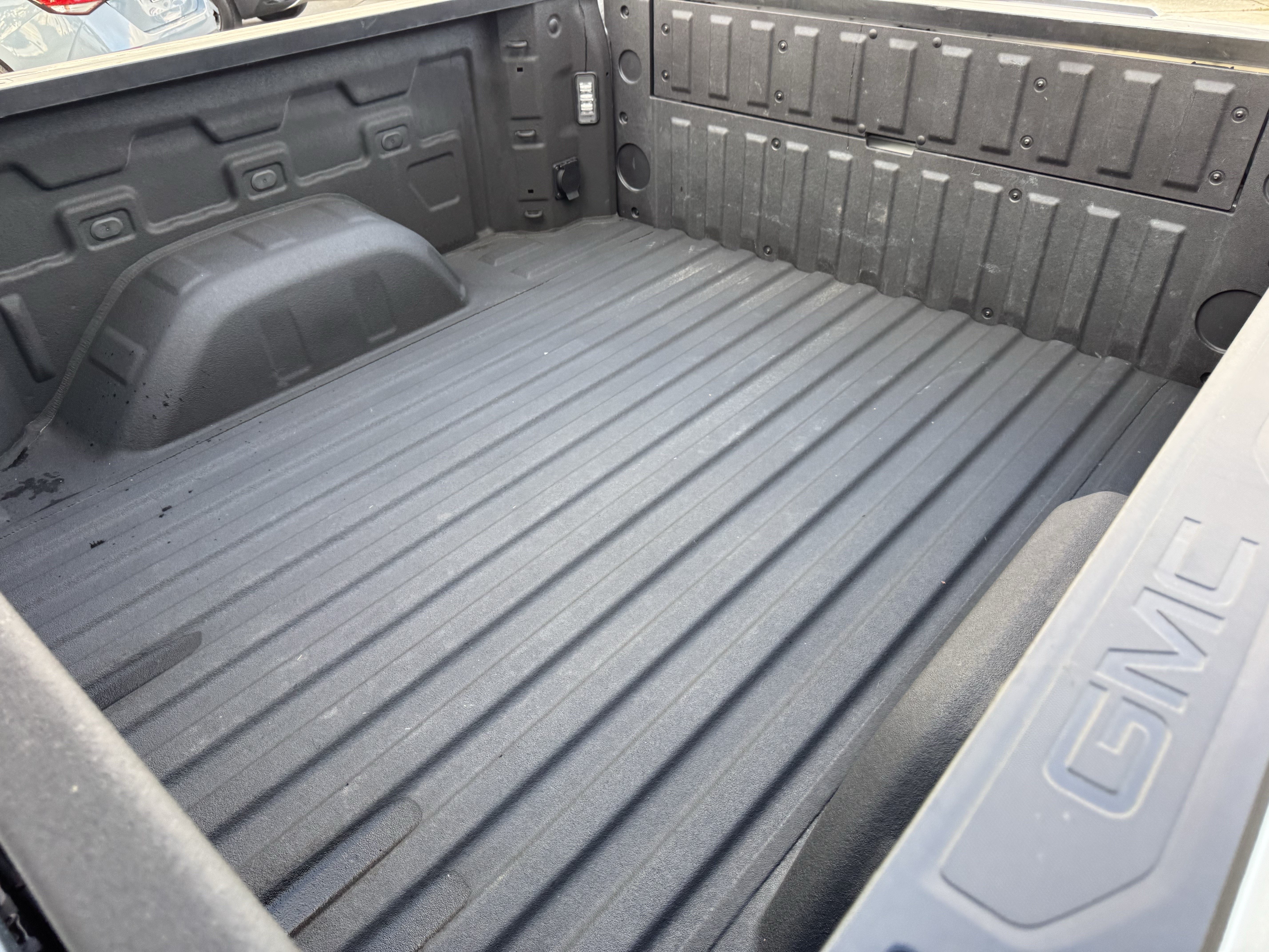 Used 2025 GMC Sierra 1500 SLT w/ SLT Premium Plus Package AWD/4WD image 25