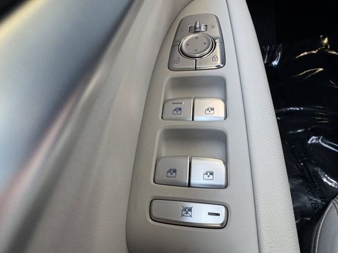 Used 2024 Genesis G70 2.5T image 29