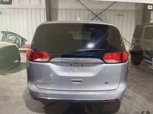 Used 2018 Chrysler Pacifica Touring Plus image 17
