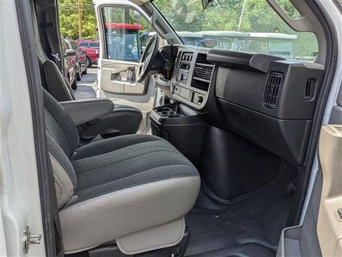 Used 2024 GMC Savana 2500 2500 3dr Cargo Van w/ Driver Convenience Package image 14