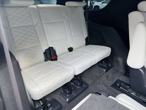 Used 2025 Cadillac Escalade Sport Platinum AWD/4WD image 30