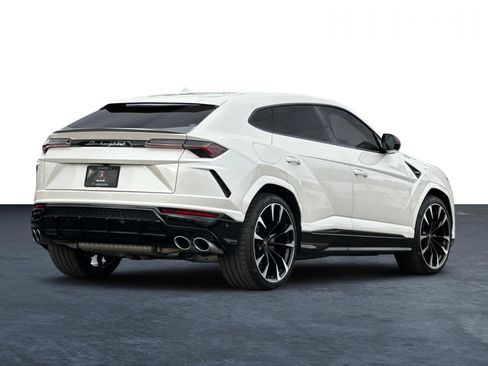 Used 2022 Lamborghini Urus image 3