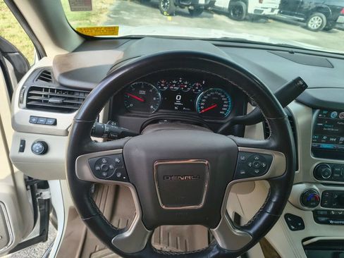 Used 2019 GMC Yukon XL Denali w/ Open Road Package RWD image 8