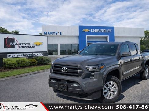Used 2025 Toyota Tacoma SR5 image 1