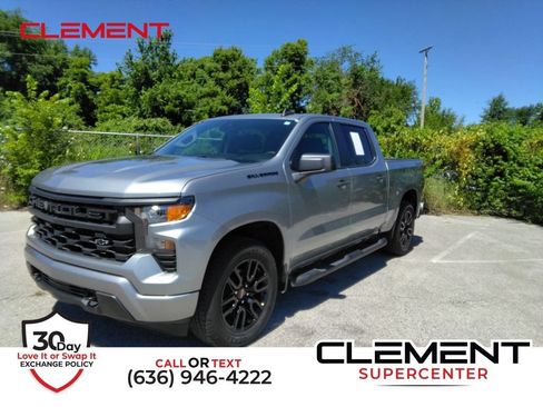 Used 2024 Chevrolet Silverado 1500 Custom w/ Dark Appearance Package AWD/4WD image 1