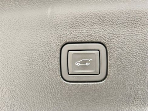 Used 2023 Buick Enclave Premium image 17