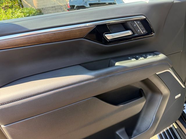 Used 2025 Chevrolet Tahoe High Country AWD/4WD image 11