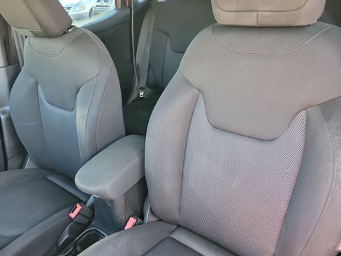 Used 2019 Jeep Renegade Sport image 6