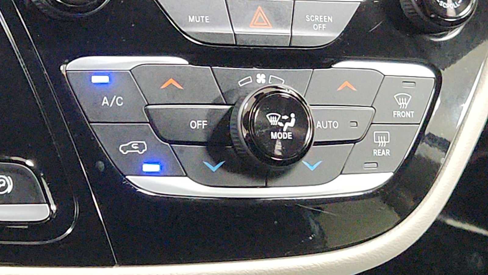 Used 2023 Chrysler Pacifica Touring-L FWD image 20